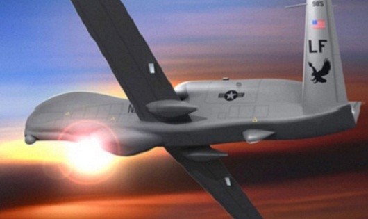 UAV Global Hawk của Northrop Grumman, là một máy bay có hình dáng tuyệt đẹp, hình dáng giống chim ưng, đạt được kỷ lục 33 giờ bay ở độ cao 18 km